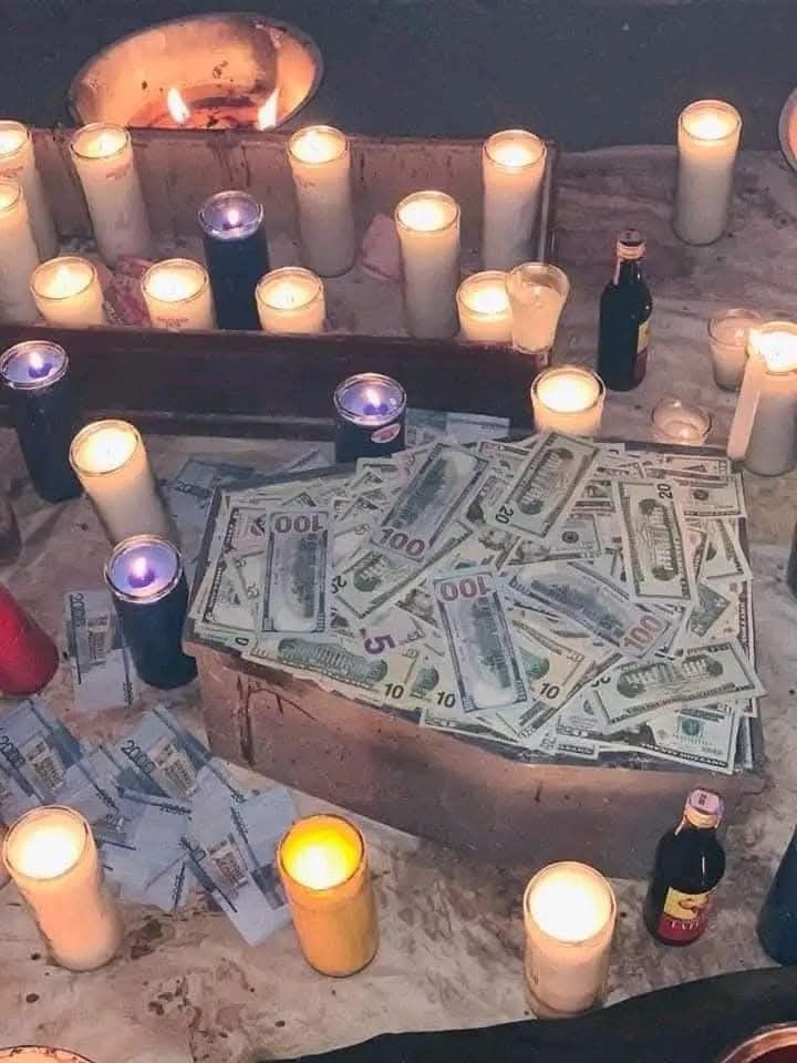 Business & Financial Rituals
Traditional rituals practiced to support individuals seeking direction in business matters and financial stability. These practices are rooted in ancestral wisdom and are intended to encourage focus, opportunities, and positive energy in professional life.